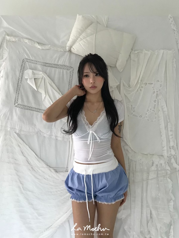 蕾絲滾邊襯衫條紋短褲